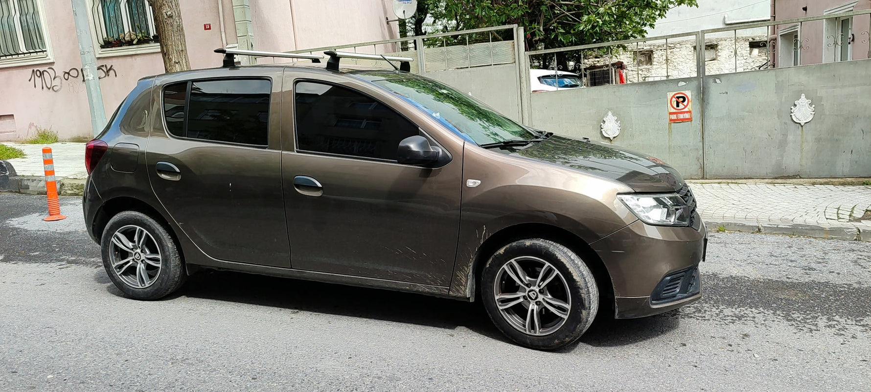 Dacia Sandero 2013-2020 Roof Rack System, Aluminium Cross Bar, Gri
