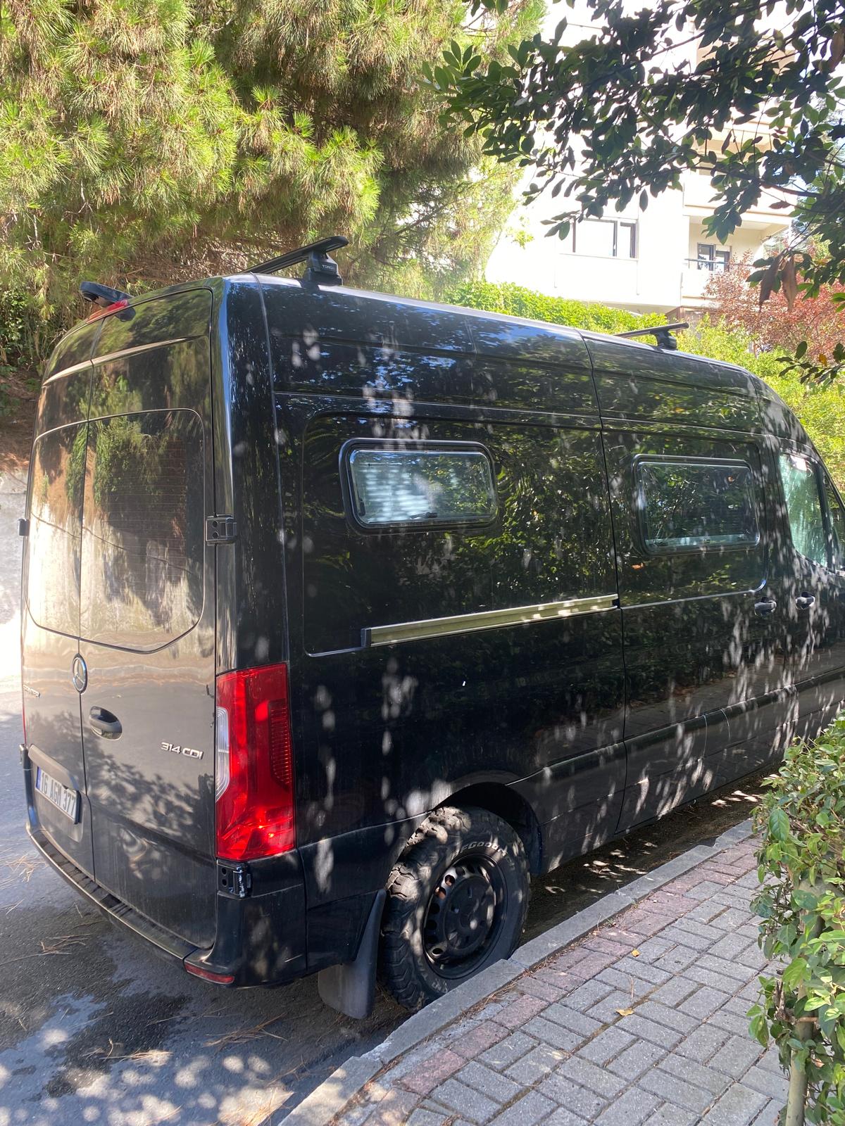 H1 Ladder Roof Rack 2018- On Sprinter Low Roof (144 WB) Roof Rack Gri