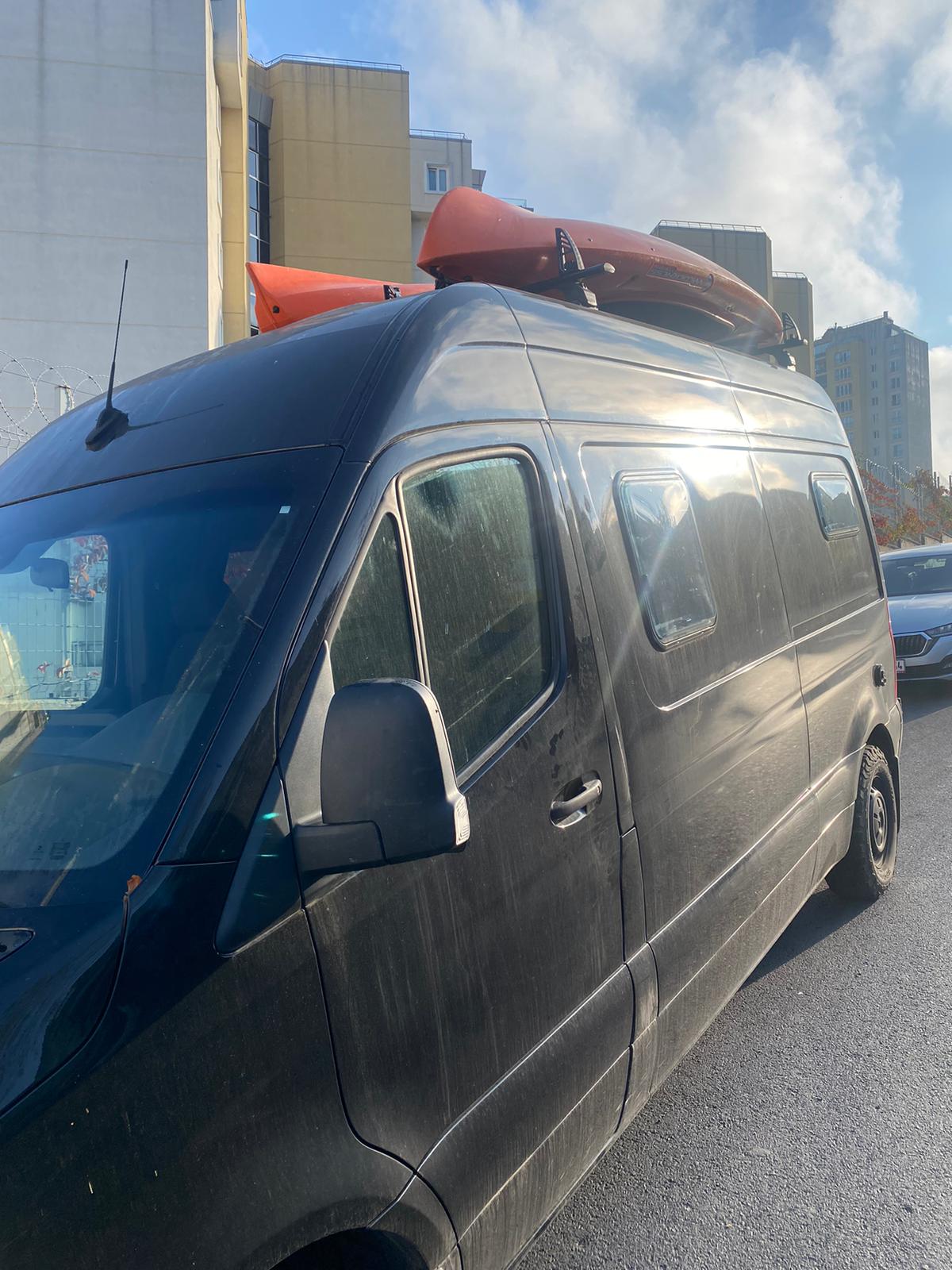 H1 Ladder Roof Rack 2018- On Sprinter Low Roof (144 WB) Roof Rack Gri