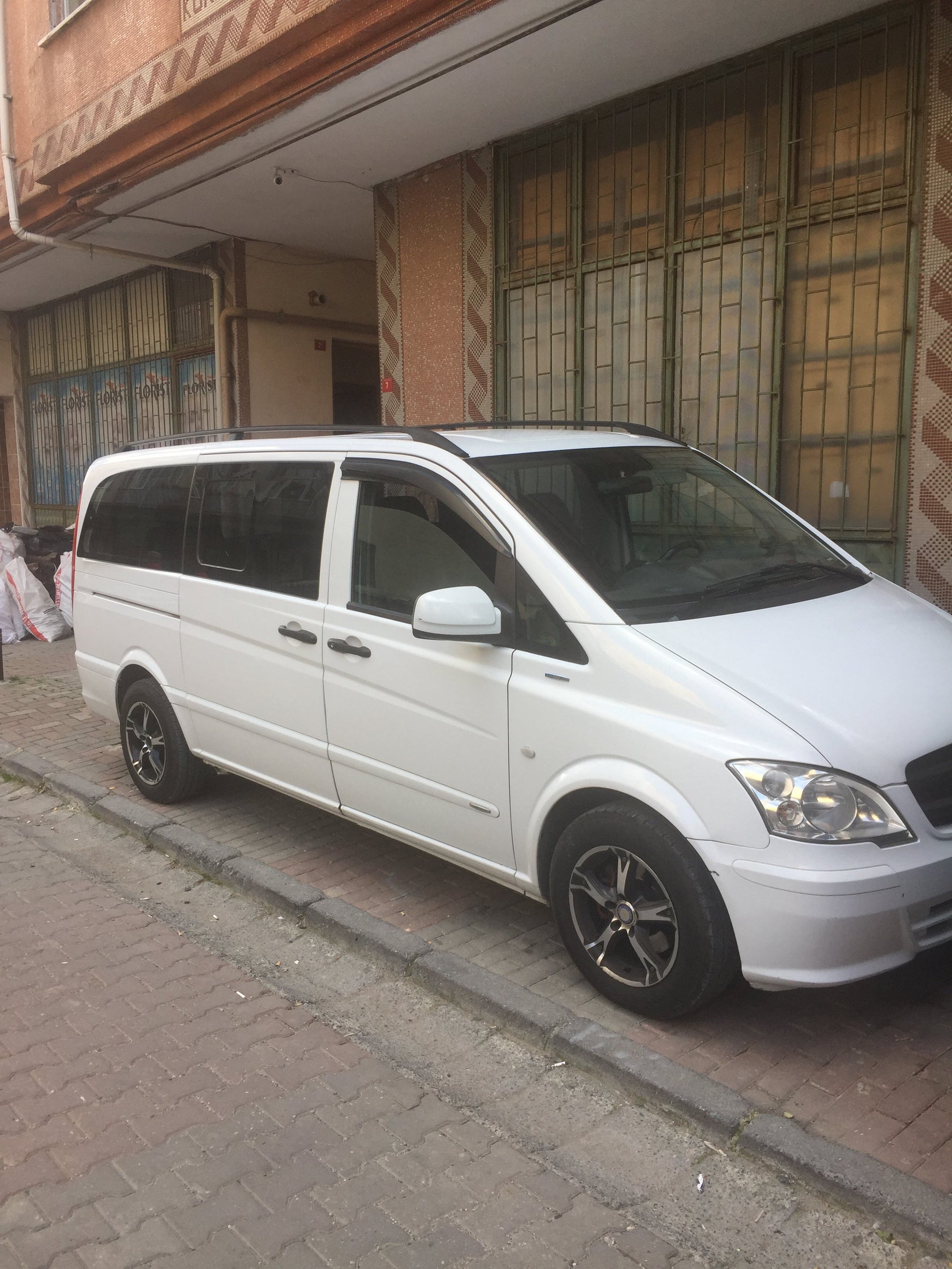 Mercedes Vito W447 L1 (2014-2025) Araç Üstü Alüminyum Tavan Yan Rayları Plus Serisi - Siyah