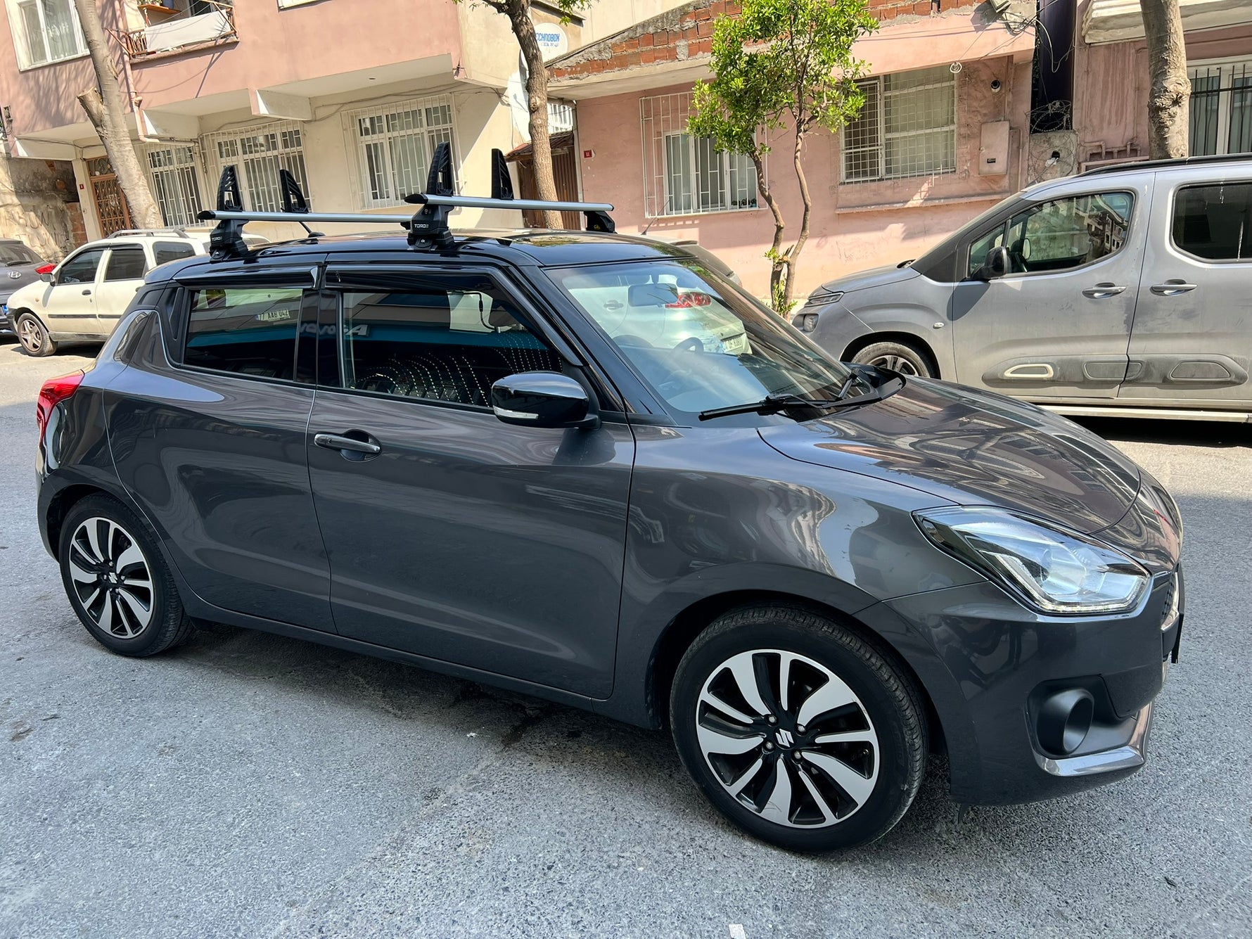 Suzuki Swift 2017-2025 Oluksuz Üst Tavan Portbagaj Taşıyıcı Ara Atkısı Toros Serisi Pro 4 Gri