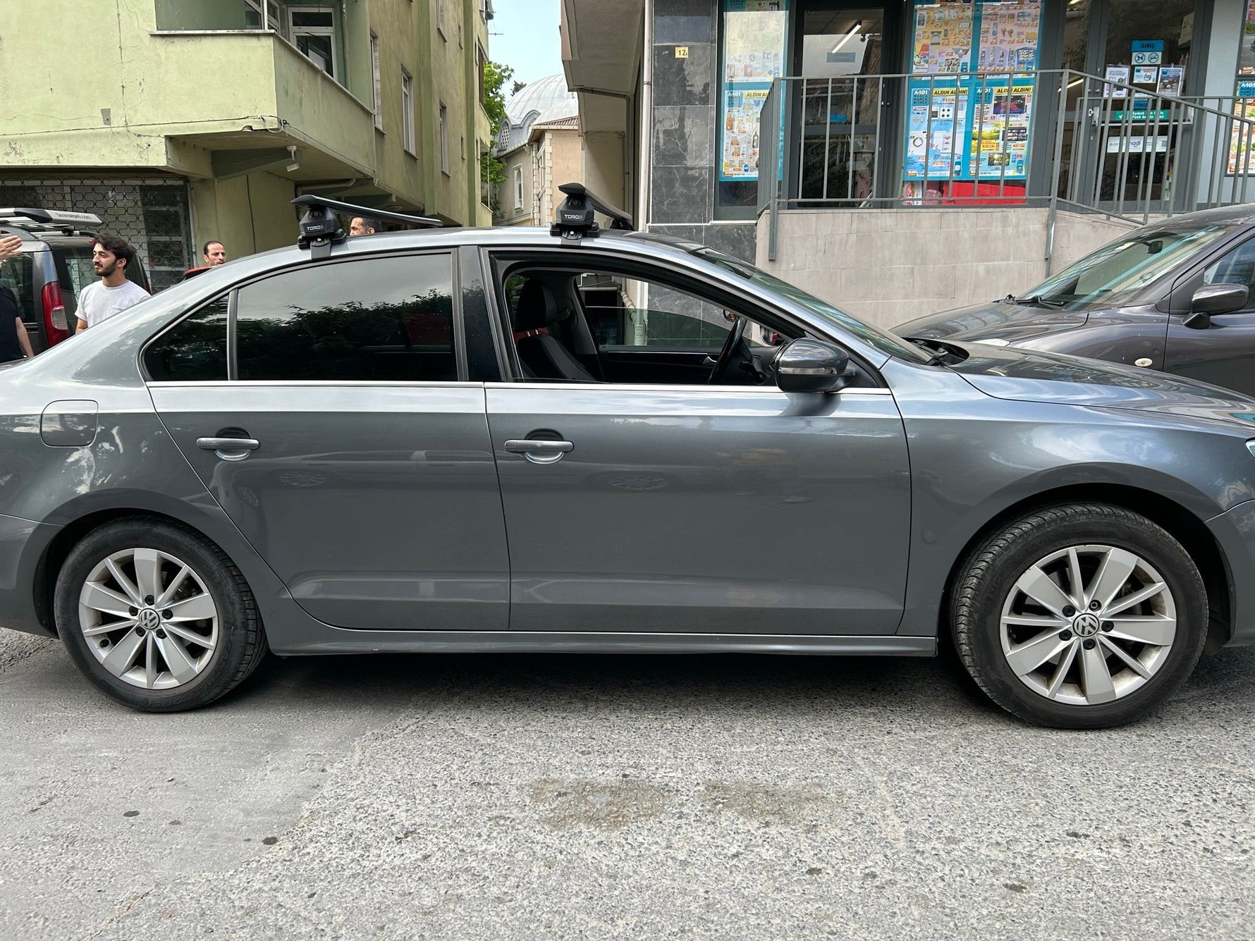 Volkswagen Jetta 2019-2025 Oluksuz Üst Tavan Portbagaj Taşıyıcı Ara Atkısı Toros Serisi Pro 4 Gri