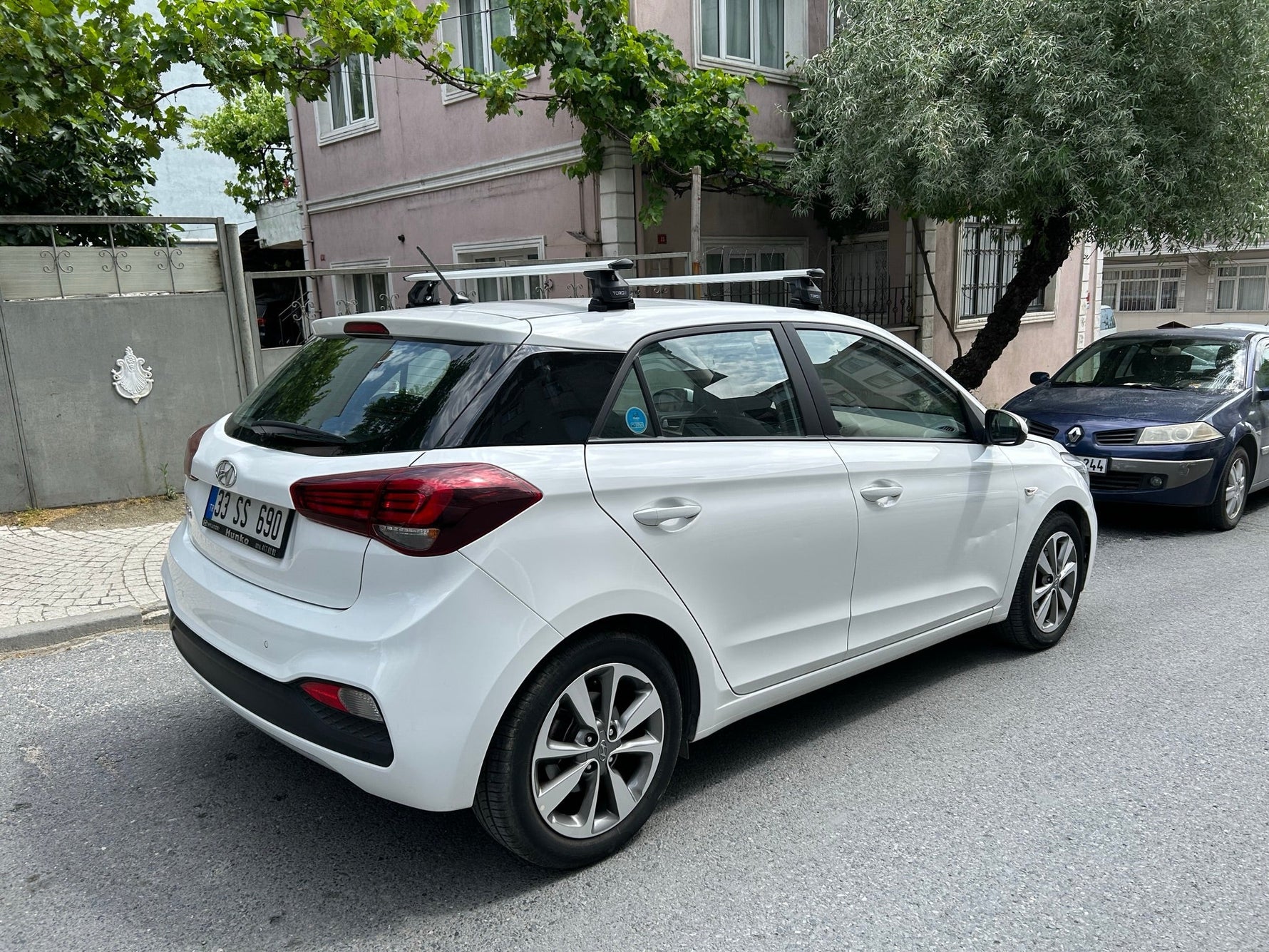 Hyundai i20 (2014-2020) Tavan Taşıyıcı Ara Barlar Vidalı Montaj, Toros Fix Pro, Pro 6 Alu Siyah