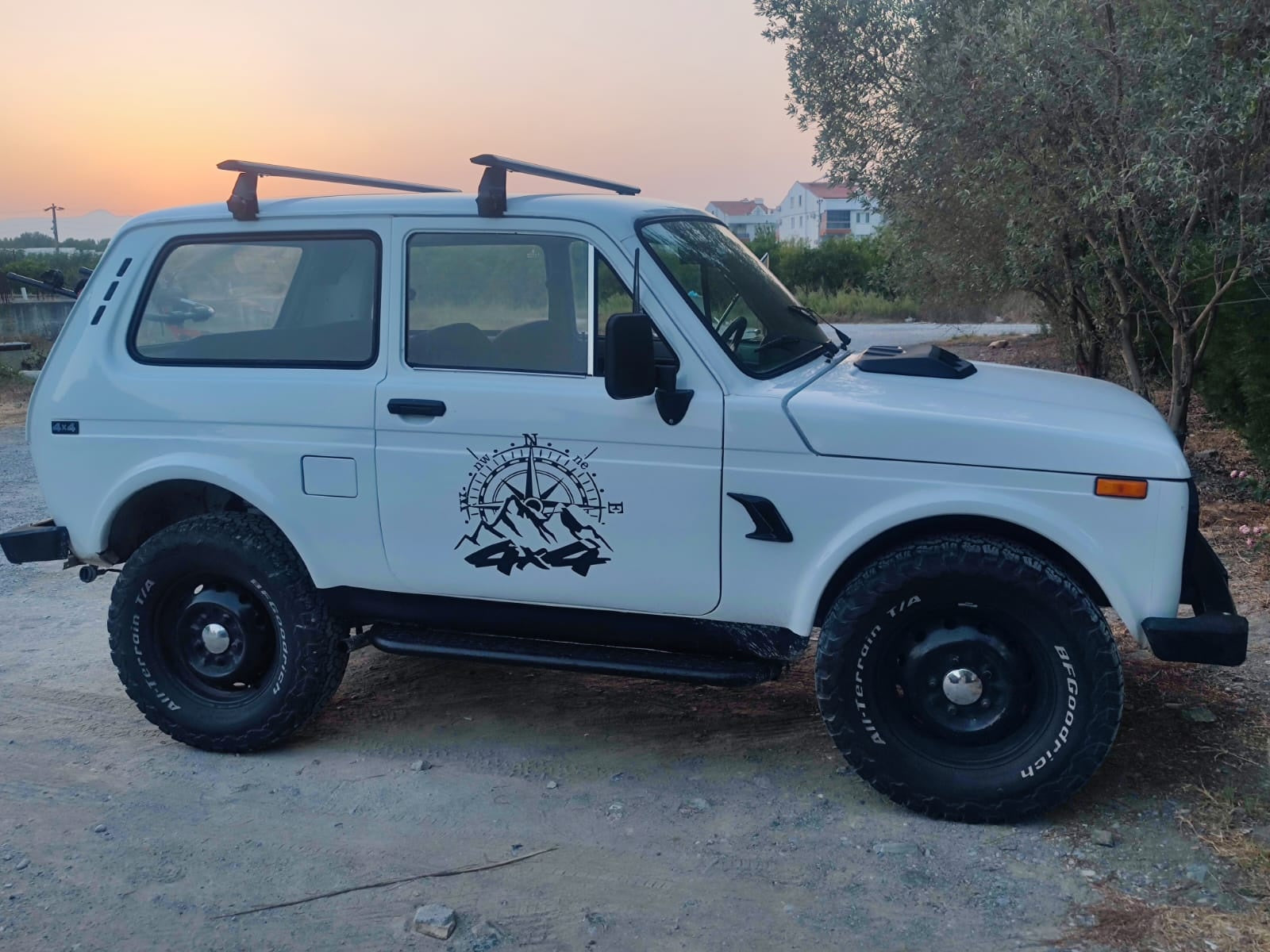 Lada Niva 1977 -2025 Yagmur Oluklu Üst Tavan Taşıyıcı Ara Atkısı Paw Siyah