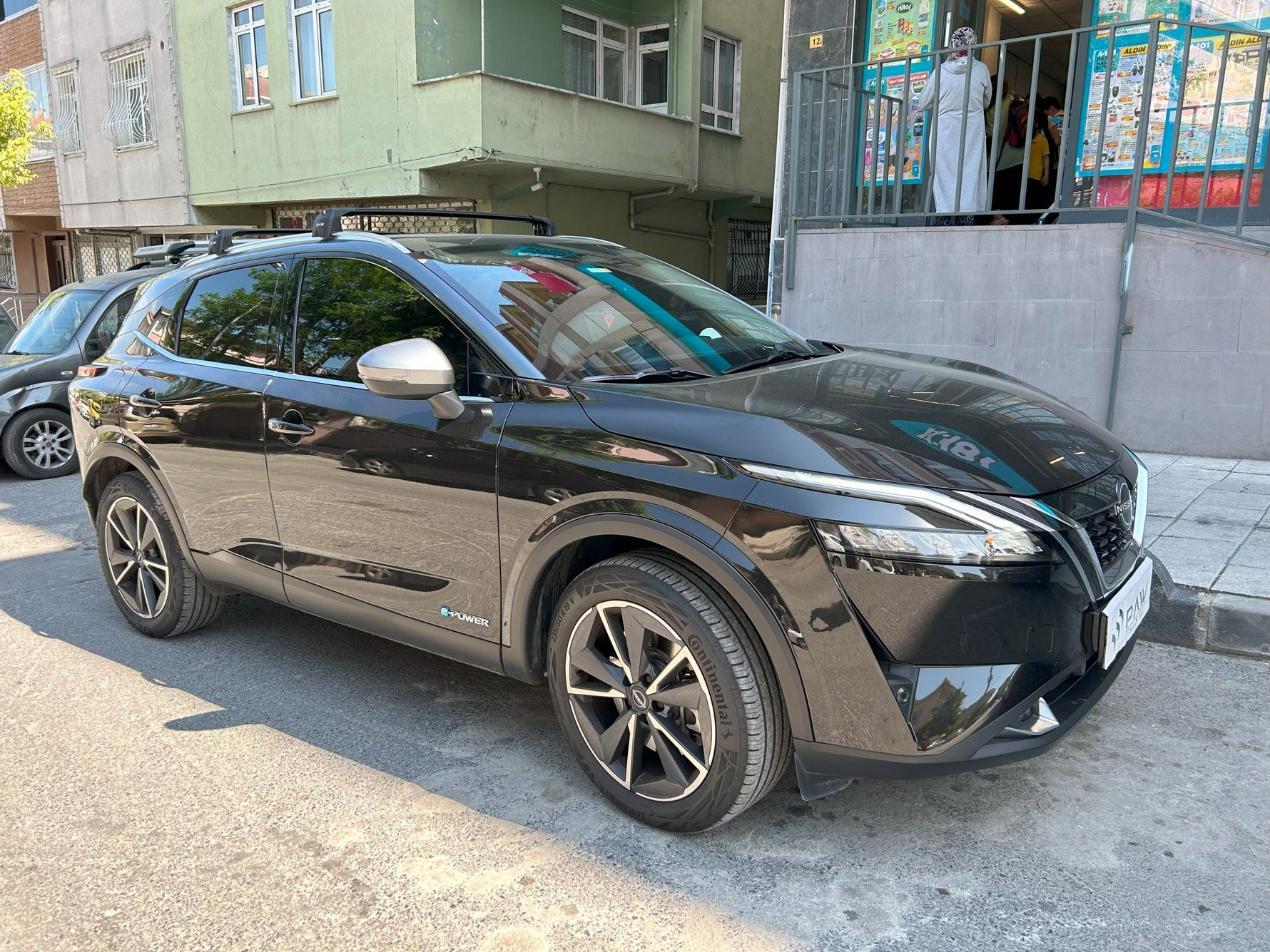 Nissan Qashqai J12 (2021–2025) Flush Rail Uyumlu Siyah Tavan Taşıyıcı Ara Atkı Barı