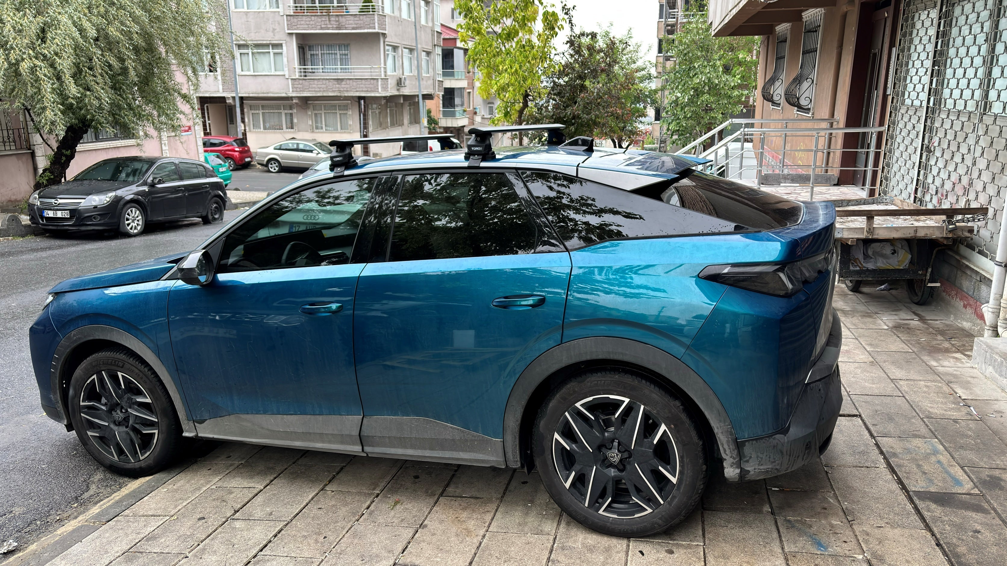 Peugeot 3008 2024- Up Oluksuz Üst Tavan Portbagaj Taşıyıcı Ara Atkısı Toros Serisi Pro 4 Siyah