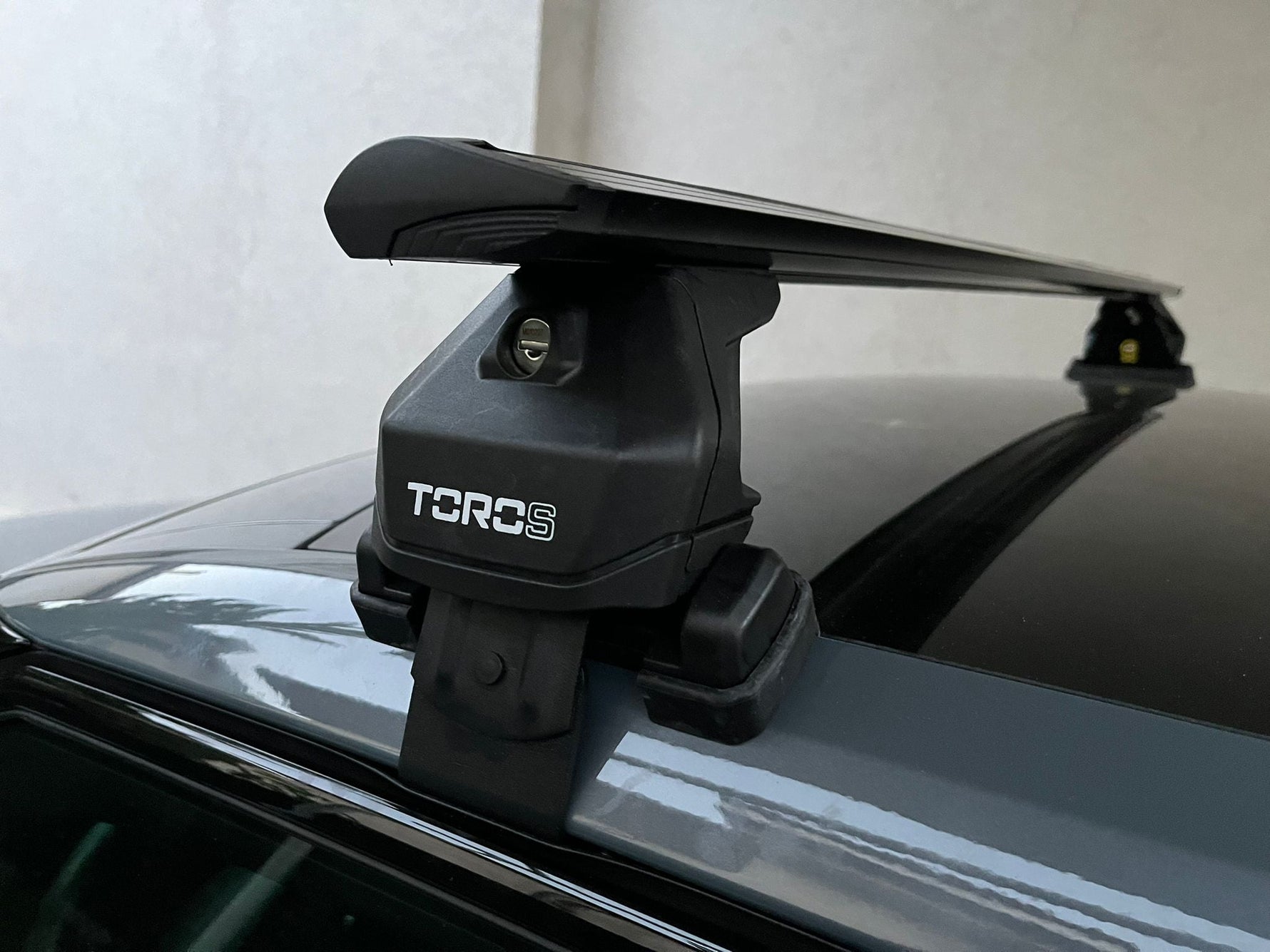 Polestar Polestar 2 Oluksuz Üst Tavan Portbagaj Taşıyıcı Ara Atkısı Toros Serisi Pro 4 Gri