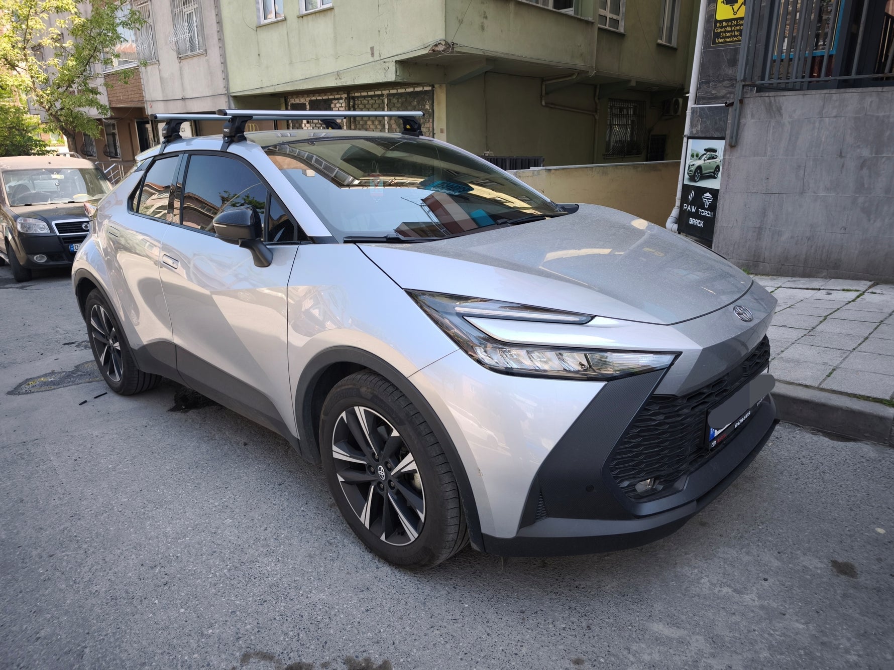 Toyota C-HR 2023-2025 Oluksuz Üst Tavan Portbagaj Taşıyıcı Ara Atkısı Toros Serisi Pro 4 Siyah
