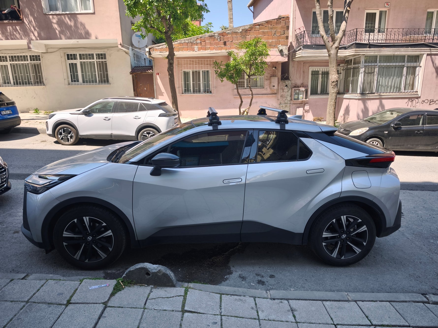 Toyota C-HR 2023-2025 Oluksuz Üst Tavan Portbagaj Taşıyıcı Ara Atkısı Toros Serisi Pro 4 Siyah