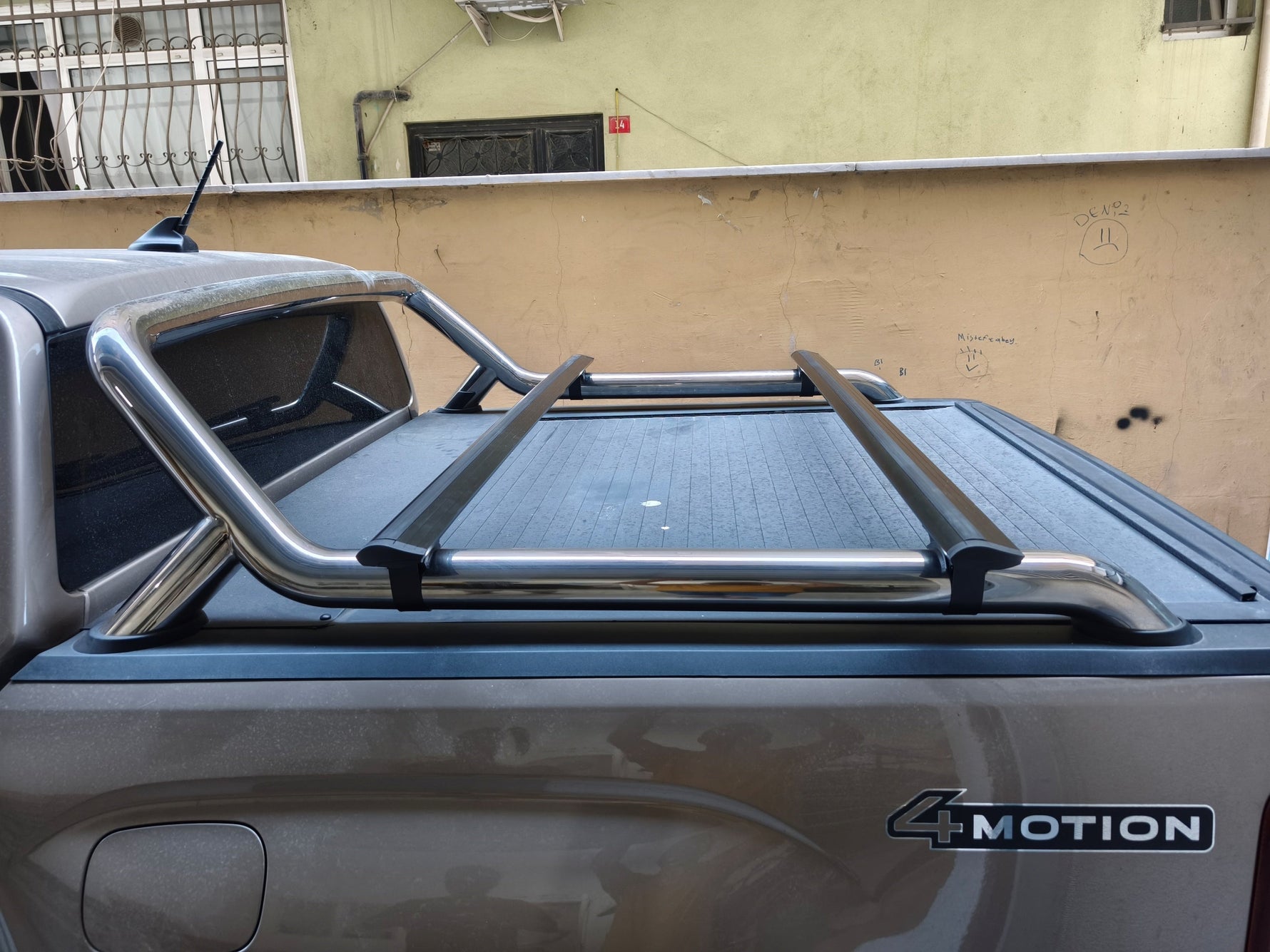 Volkswagen Amarok Style (2020-2025) Kasa Üstü Bed Rack Taşıyıcı Bar – Siyah | Rollbar Uyumlu |