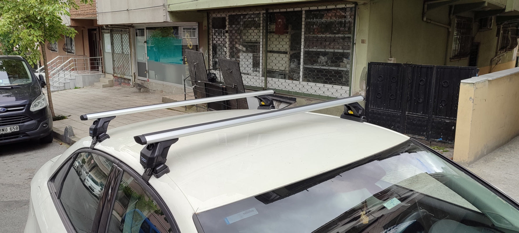 Audi A3 2013-2020 Sedan Oluksuz Üst Tavan Portbagaj Taşıyıcı Ara Atkısı Toros Serisi Pro 4 Siyah