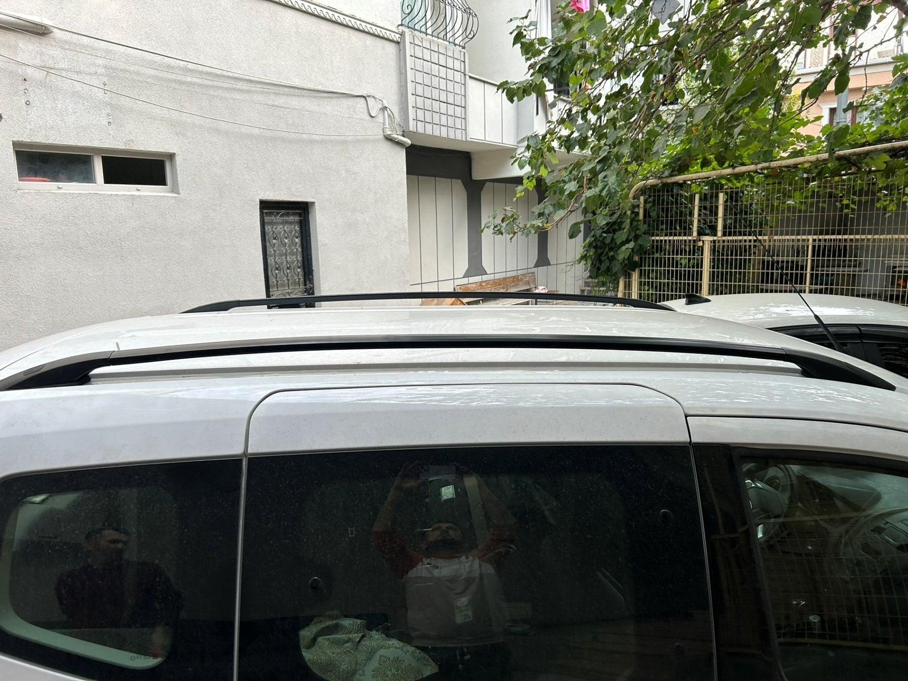 Ford Transit Courier 2013-2022 Araç Üstü Alüminyum Tavan Yan Rayları Plus Serisi - Gri