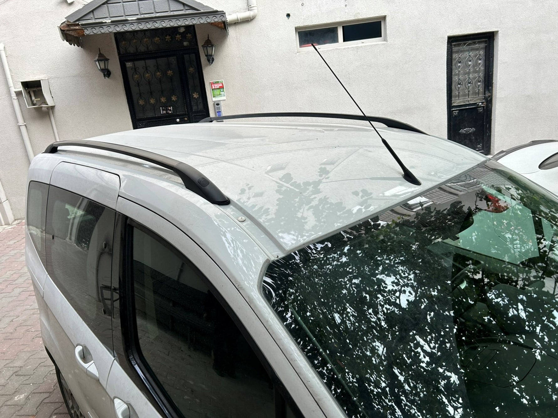 Ford Transit Courier 2013-2022 Araç Üstü Alüminyum Tavan Yan Rayları Plus Serisi - Gri