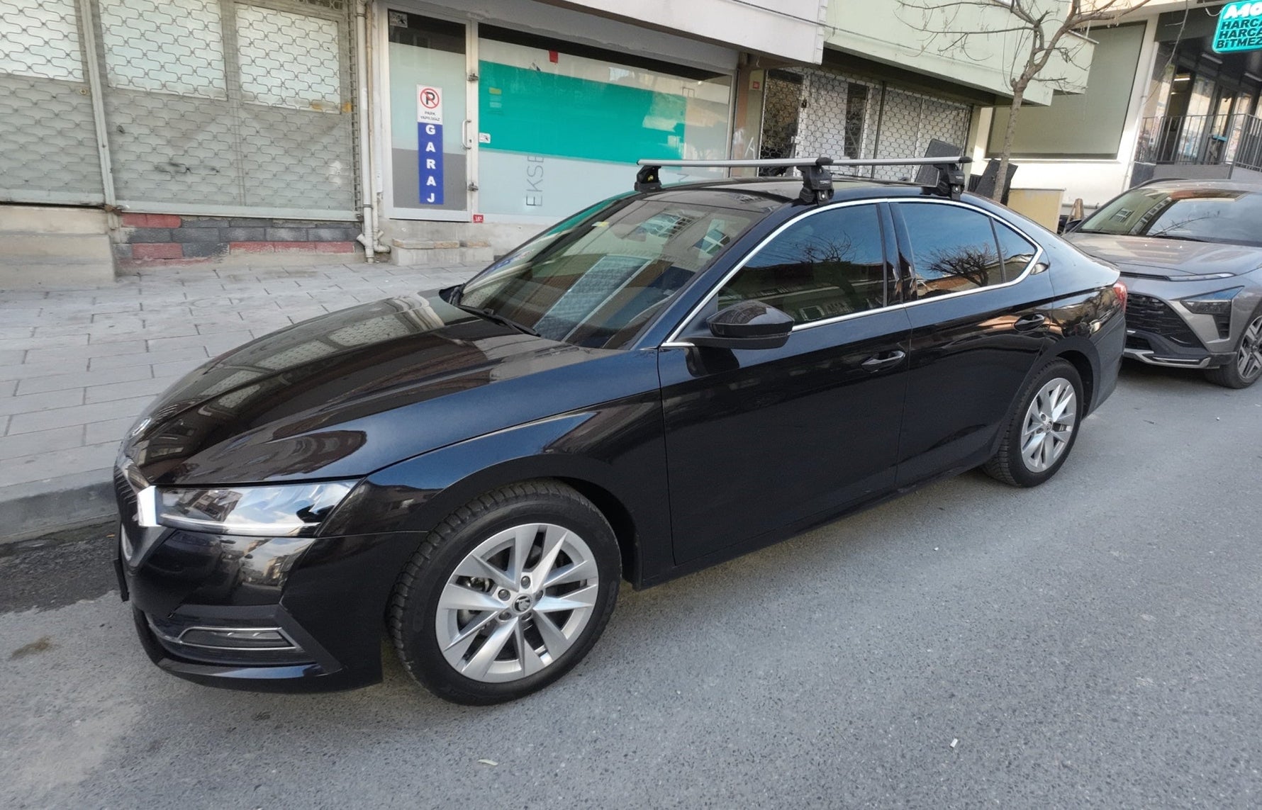 Skoda Superb Sedan B9 Oluksuz Üst Tavan Portbagaj Taşıyıcı Ara Atkısı Toros Serisi Pro 4 Siyah