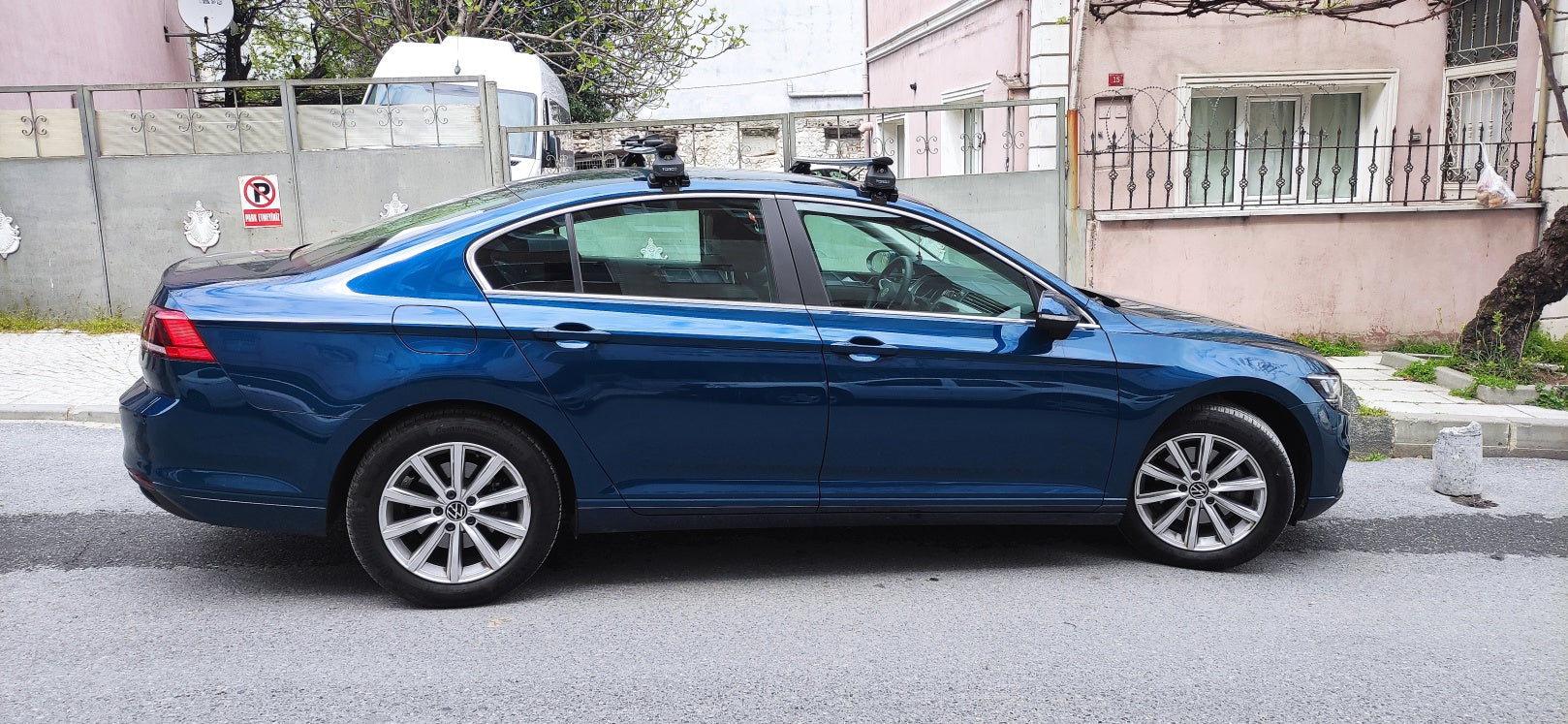 Volkswagen Passat Sedan B8 2015-2025 Oluksuz Üst Tavan Portbagaj Taşıyıcı Ara Atkısı Toros Serisi Pro 4 Gri